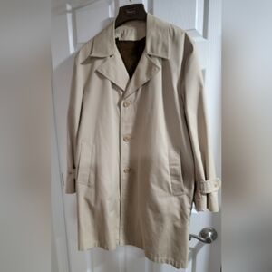 Men's Classic trench coat in khaki color. Size 44R.